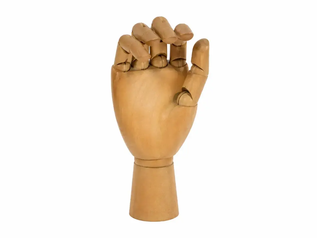 Mano articulada de madera en alquiler